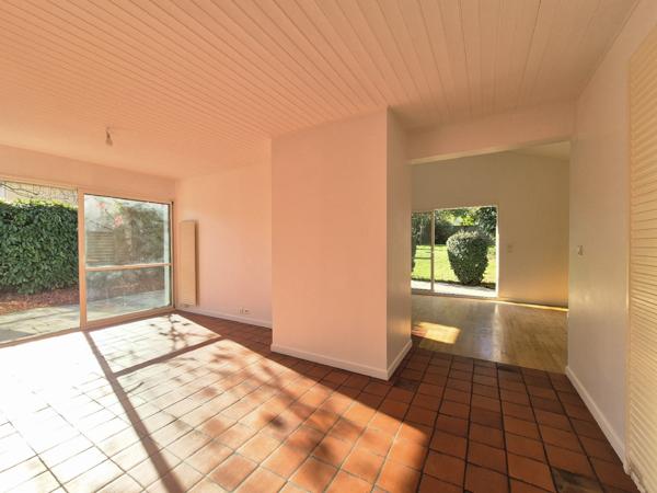Maison
                                                                                                                                                                                                                                                                                                                        6 pièce(s)                                                                                                                                                                                                          4 chambre(s)                                                                                                                                                                                                          136  m²