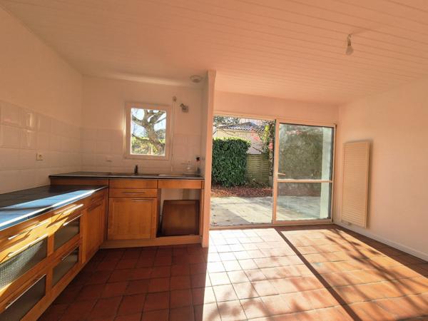 Maison
                                                                                                                                                                                                                                                                                                                        6 pièce(s)                                                                                                                                                                                                          4 chambre(s)                                                                                                                                                                                                          136  m²