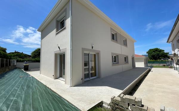 Maison à louer    4 pièces •  Lorette