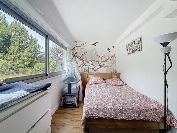 Appartement familial 3 chambres avec grande terrasse de 100 m² et piscine