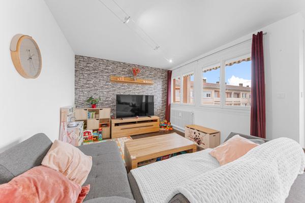 Exclusivité à Chatenoy Le Royal: bel appartement de 83.75 m2, 3 chambres, balcon et cave proche des commodités