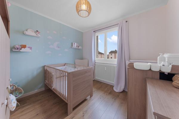 Exclusivité à Chatenoy Le Royal: bel appartement de 83.75 m2, 3 chambres, balcon et cave proche des commodités