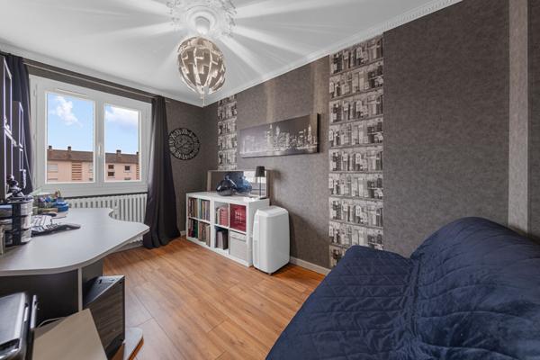 Exclusivité à Chatenoy Le Royal: bel appartement de 83.75 m2, 3 chambres, balcon et cave proche des commodités