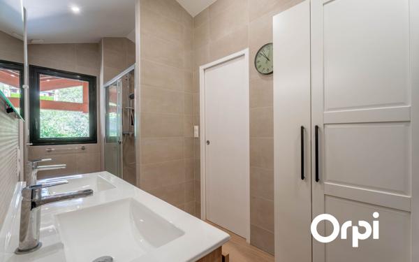 Maison à vendre    6 pièces • 198 m2 Saint-Didier-au-Mont-d'Or