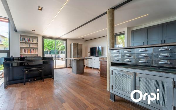 Maison à vendre    6 pièces • 198 m2 Saint-Didier-au-Mont-d'Or