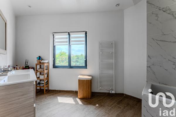 House for sale 4 rooms 140 m² Talence