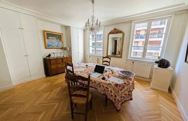 Élégance Art Déco – Appartement-Maison signé Charles Abella (1925) avec Terrasses, Sous-sol et Garage