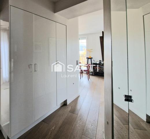 Triple exposition, balcon filant / toutes pièces