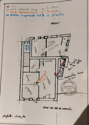 idéale pour projet de commerce ou investisseurs ou maison d'habitation.