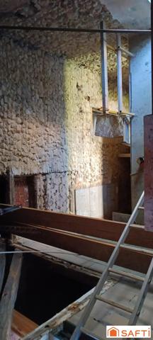 idéale pour projet de commerce ou investisseurs ou maison d'habitation.