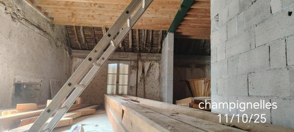 idéale pour projet de commerce ou investisseurs ou maison d'habitation.