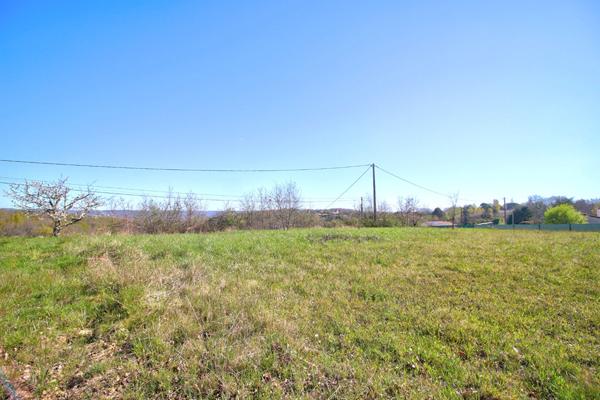 SAINTE COLOMBE EN BRUILHOIS - Terrain à bâtir de 1330m² environ avec vue sur les hauteurs de la commune
