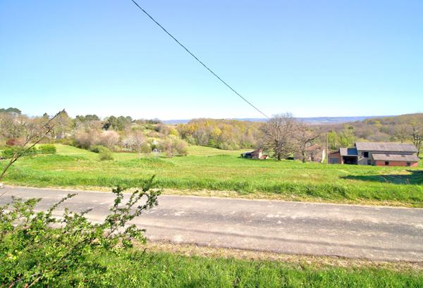 SAINTE COLOMBE EN BRUILHOIS - Terrain à bâtir de 1330m² environ avec vue sur les hauteurs de la commune