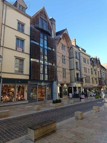 Appartement rénové à louer à Troyes dans l'Aube (10000), ref : 10376/1244   
Centre ville