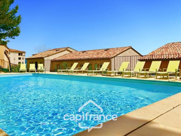 Domaine et golf de Pont royal maison de 67 m2 entièrement rénovée climatisée, bel extérieur,2/ 3 chambres, salle de bain et salle d'eau jardin , piscine résidentielle