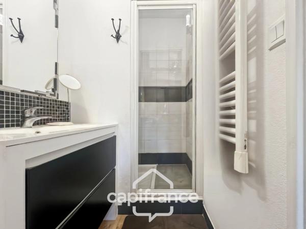 Domaine et golf de Pont royal maison de 67 m2 entièrement rénovée climatisée, bel extérieur,2/ 3 chambres, salle de bain et salle d'eau jardin , piscine résidentielle