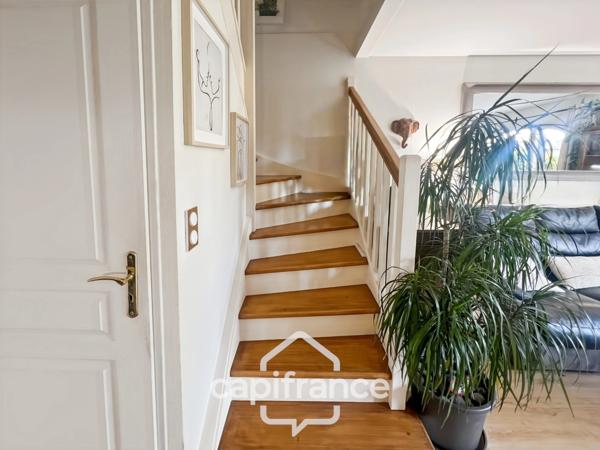 Domaine et golf de Pont royal maison de 67 m2 entièrement rénovée climatisée, bel extérieur,2/ 3 chambres, salle de bain et salle d'eau jardin , piscine résidentielle