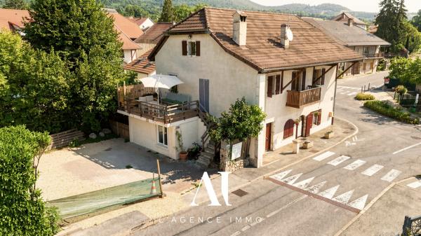 Appartement T4 rénové avec terrasse, balcon, 2 places de parking et combles aménageables  01170 Gex
