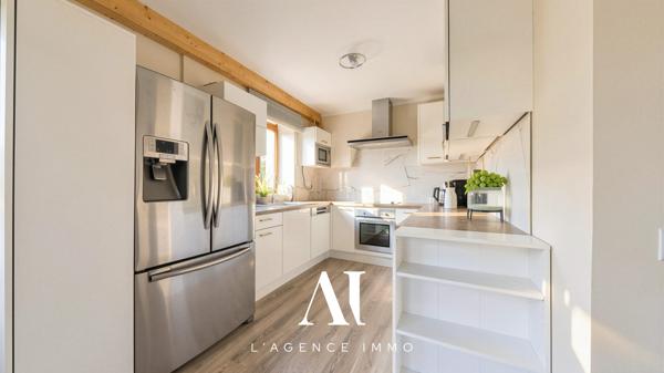 Appartement T4 rénové avec terrasse, balcon, 2 places de parking et combles aménageables  01170 Gex