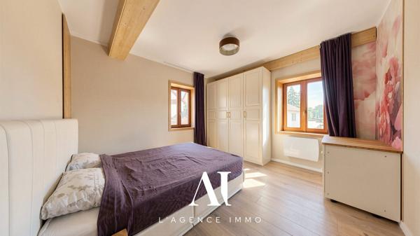 Appartement T4 rénové avec terrasse, balcon, 2 places de parking et combles aménageables  01170 Gex