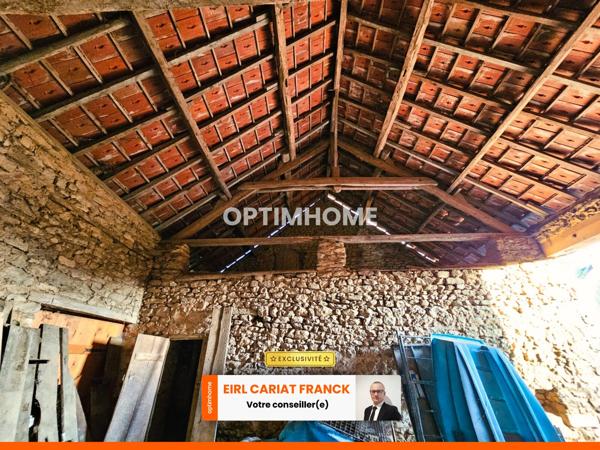 GRANGE AVEC ANCIENNE MAISON A RENOVER SUR DE 131.9 M² AVEC TERRAIN SUR 410 M² DE TERRAIN CLOS :