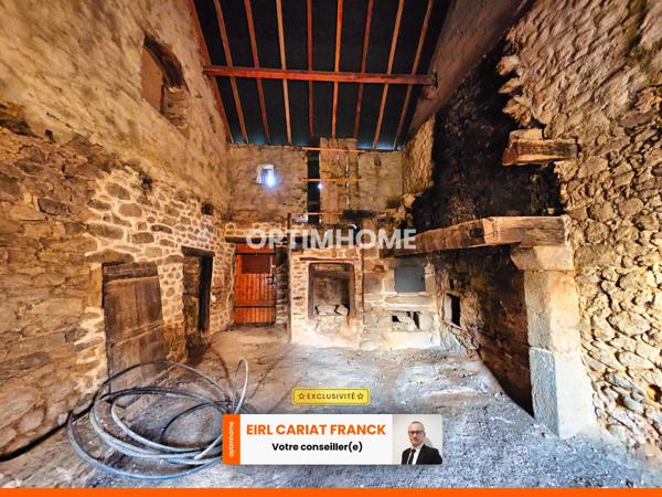GRANGE AVEC ANCIENNE MAISON A RENOVER SUR DE 131.9 M² AVEC TERRAIN SUR 410 M² DE TERRAIN CLOS :