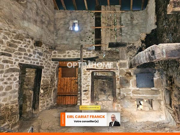 GRANGE AVEC ANCIENNE MAISON A RENOVER SUR DE 131.9 M² AVEC TERRAIN SUR 410 M² DE TERRAIN CLOS :