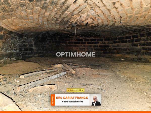 GRANGE AVEC ANCIENNE MAISON A RENOVER SUR DE 131.9 M² AVEC TERRAIN SUR 410 M² DE TERRAIN CLOS :