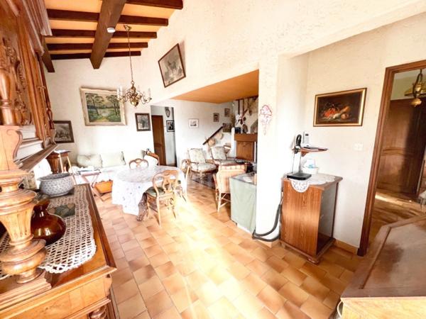 Charmante Maison 3 pièces 2 chambres à vendre à REILLANNE (04) - Jardin 650m2, au calme