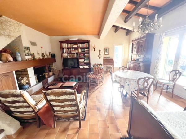 Charmante Maison 3 pièces 2 chambres à vendre à REILLANNE (04) - Jardin 650m2, au calme