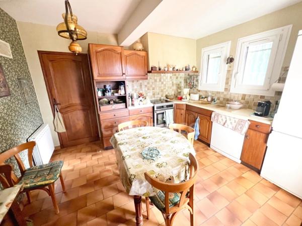 Charmante Maison 3 pièces 2 chambres à vendre à REILLANNE (04) - Jardin 650m2, au calme