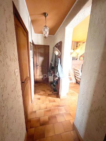 Charmante Maison 3 pièces 2 chambres à vendre à REILLANNE (04) - Jardin 650m2, au calme