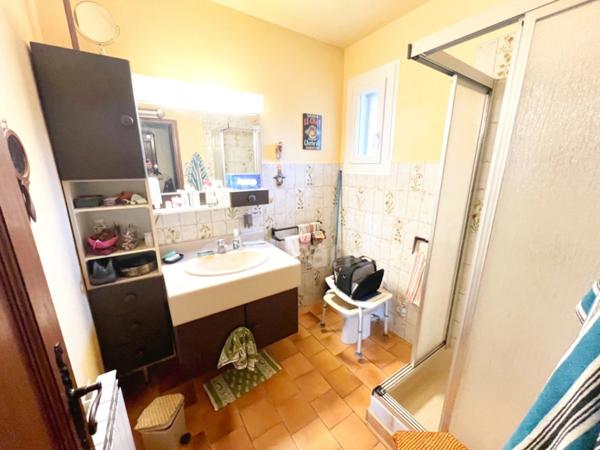 Charmante Maison 3 pièces 2 chambres à vendre à REILLANNE (04) - Jardin 650m2, au calme