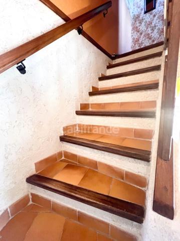 Charmante Maison 3 pièces 2 chambres à vendre à REILLANNE (04) - Jardin 650m2, au calme