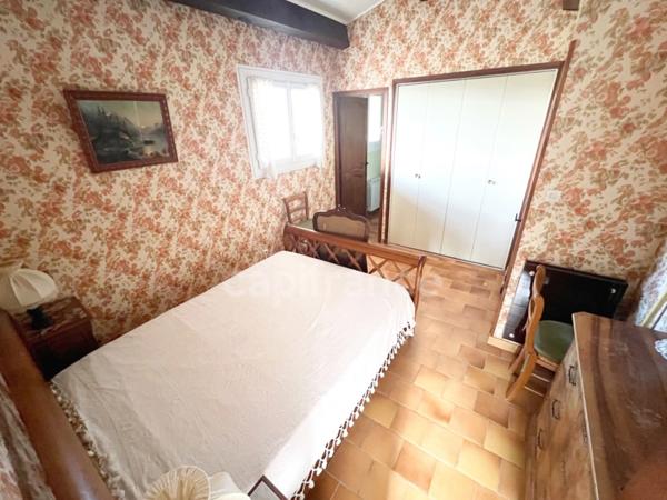 Charmante Maison 3 pièces 2 chambres à vendre à REILLANNE (04) - Jardin 650m2, au calme