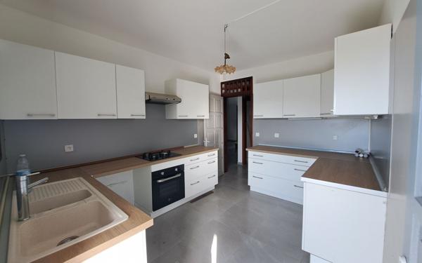 Maison à vendre    7 pièces •  Bouillante