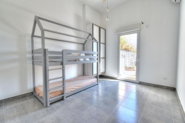 Antibes (06600) Antibes 2 pièces rez de jardin parking