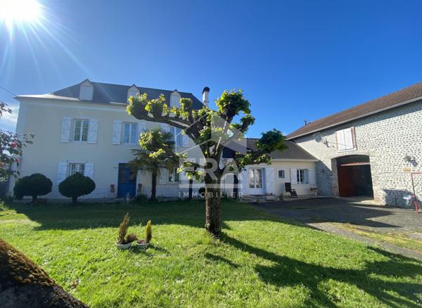 LESCAR - Authentique  Béarnaise de 200 m² avec grange en galet  plus dépendance