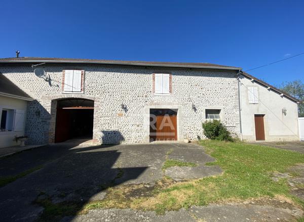 LESCAR - Authentique  Béarnaise de 200 m² avec grange en galet  plus dépendance