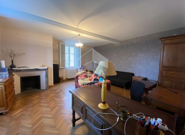 LESCAR - Authentique  Béarnaise de 200 m² avec grange en galet  plus dépendance