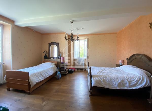 LESCAR - Authentique  Béarnaise de 200 m² avec grange en galet  plus dépendance