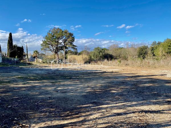 Terrain de 2 762 m²