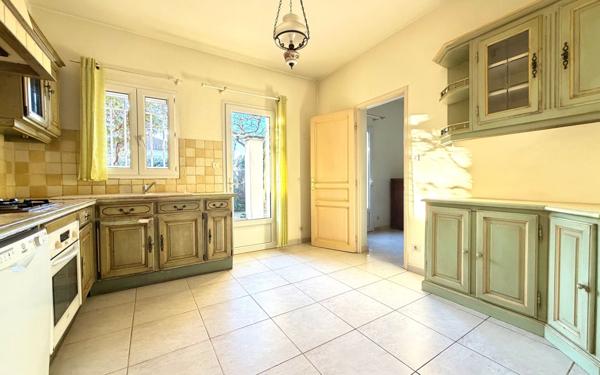 Maison à vendre    7 pièces • 187 m2 Salon-de-Provence