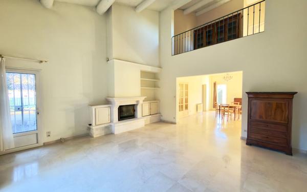 Maison à vendre    7 pièces • 187 m2 Salon-de-Provence