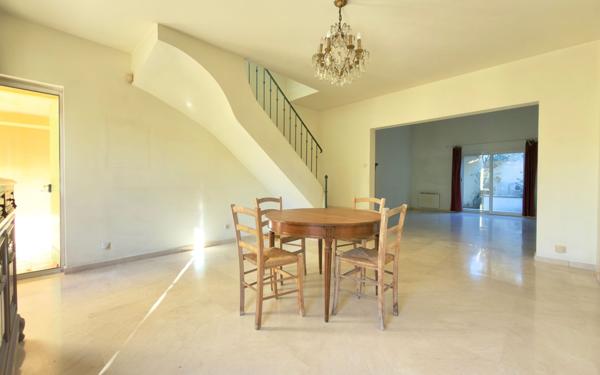 Maison à vendre    7 pièces • 187 m2 Salon-de-Provence