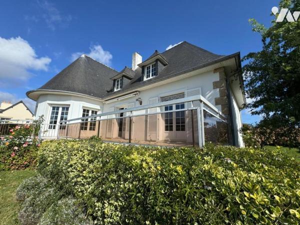 À vendre – Grande maison familiale avec vue unique et accès direct à la baie (Cancale / Saint-M
