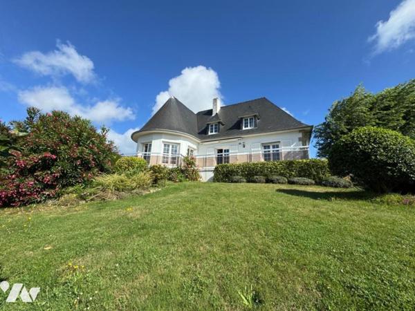 À vendre – Grande maison familiale avec vue unique et accès direct à la baie (Cancale / Saint-M