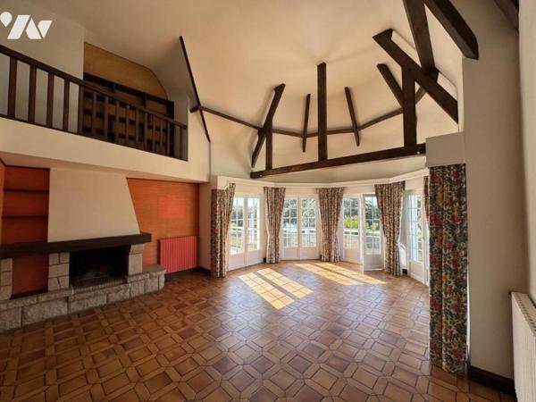 À vendre – Grande maison familiale avec vue unique et accès direct à la baie (Cancale / Saint-M