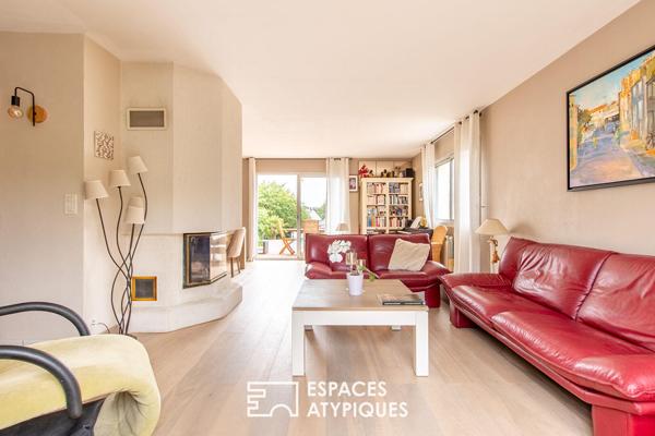 Maison contemporaine dans un havre de paix avec piscine extérieure