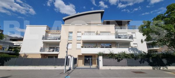 MEAUX  : Appartement F4 de standing récent avec 2 terrasses, vue dégagée  et 2 places de stationneme